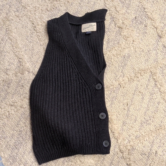 Universal Thread Black V-Neck Sweater Vest - Picture 5 of 6